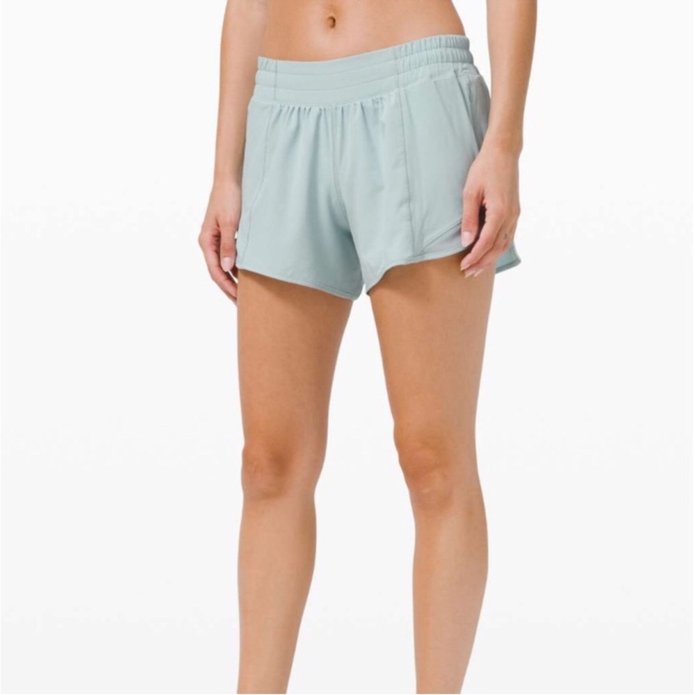 🌼Lululemon Hotty Hot Short II *Long 4" Size 8 Icing Blue